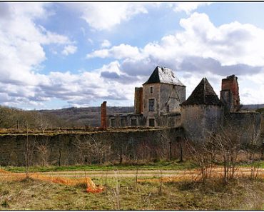 Ruines du château du Repaire